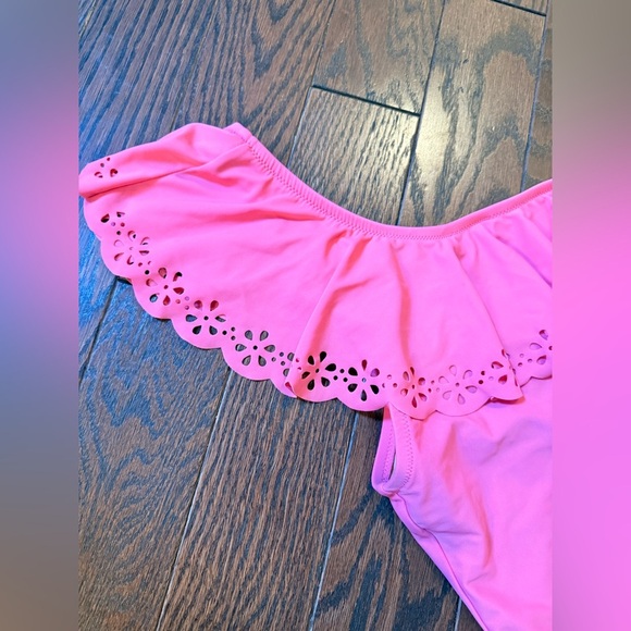 J.Crew One-Shoulder Ruffle
Swimsuit Evelet Trim Pink Size M. - Picture 3 of 6